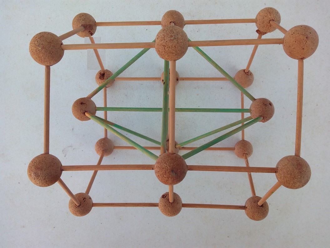 La estructura hexagonal de soporte vista de perfil